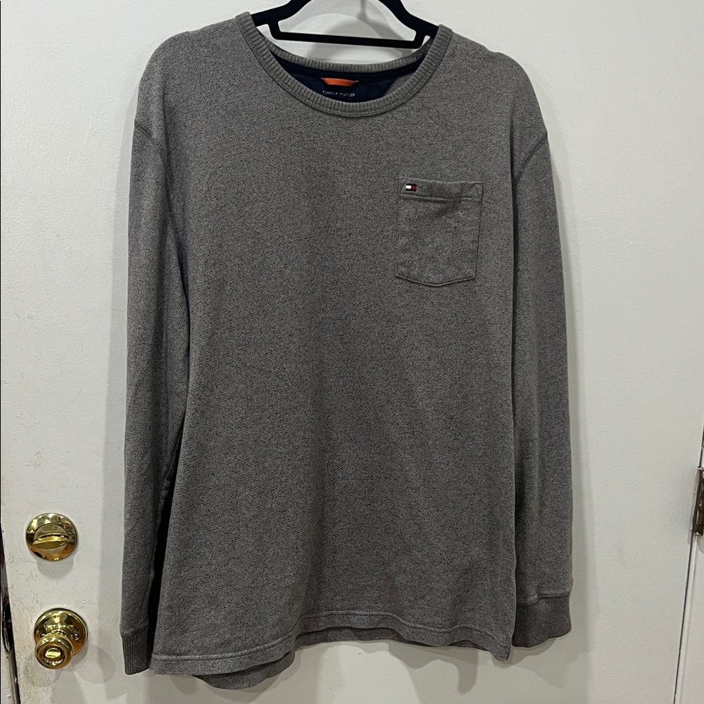 Tommy Hilfiger Men's Gray Long-Sleeve Pocket Sweatshirt